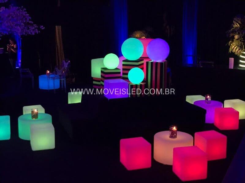 Lounge com puffs de led